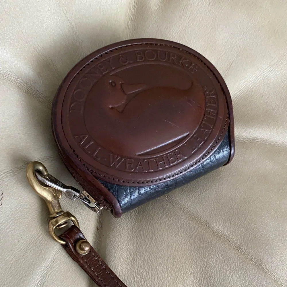 Vintage Dooney & Bourke Big Duck Circle Zip Coin Wallet AWL Leather - Picture 2 of 13